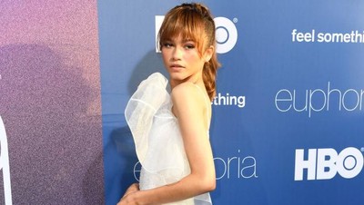 Si Cantik Zendaya yang Doyan Ngopi dan Ramen Instan