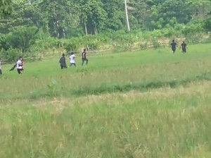 Bak Film Action! Penggerebekan Judi Sabung Ayam dan Letusan Senjata