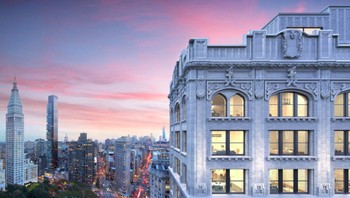 Di bangunan apartemen mewah yang berlokasi di Manhattan inilah, Jeff Bezos membeli 3 unit apartemen berharga total sekitar USD 80 juta. Foto: Street Easy