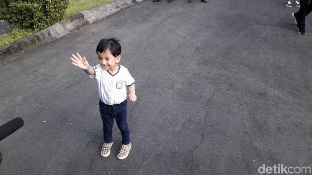 Jokowi Sapa Warga di Malioboro, Jan Ethes Tak Mau Ketinggalan