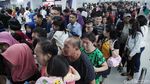 Lebaran Hari Kedua, Penumpang MRT Membludak