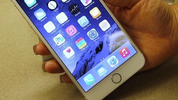 Lebih dari 10 juta unit iPhone 6 dan iPhone 6 Plus terjual dalam 3 hari pertama yang merupakan rekor bagi Apple. Foto: Getty Images