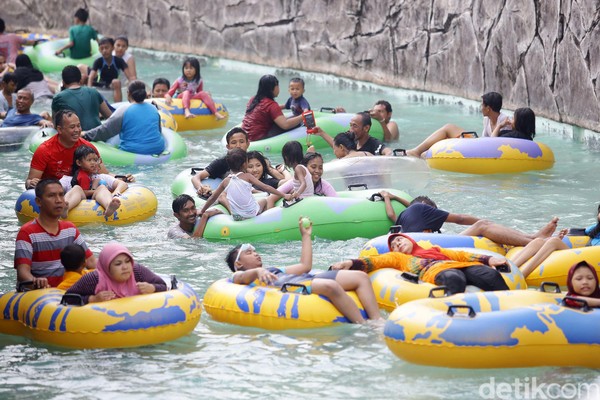 Keceriaan pengunjung Snowbay Waterpark terakhir terlihat sebelum pandemi COVID-19. Foto: Grandyos Zafna Keceriaan pengunjung Snowbay Waterpark terakhir terlihat sebelum pandemi COVID-19. Foto: Grandyos Zafna