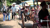 Tidak terlihat hiruk pikuk pengunjung di sepanjang jalan di Setu Babakan.