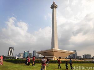 Ribuan Warga Kunjungi Monas di Hari Kedua Lebaran