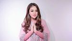 Gaya Lebaran Vicky Shu hingga Ussy Sulistiawaty