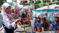 Mainan khas Betawi juga dijajakan di tempat wisata yang terletak di Jakarta Selatan tersebut. 