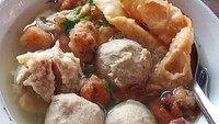  Ini bakso Primarasa Gunungkidul. Kuahnya bening baksonya dilengkapi pangsit. Sluurp..Sedapnya! Foto : Instagram @resep+dapur2