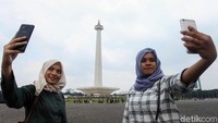 Di hari libur lebaran ini Monas jadi alternatif liburan warga.