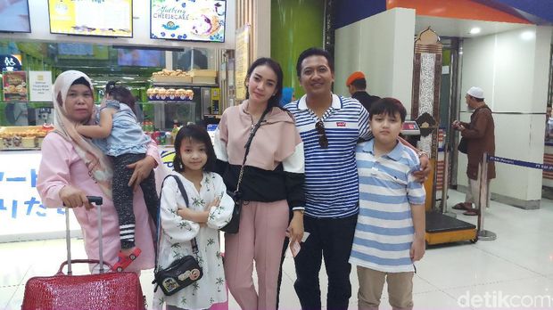 Pemudik di Stasiun Gambir Pada Hari Kedua Lebaran