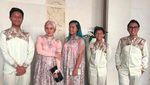Gaya Lebaran Vicky Shu hingga Ussy Sulistiawaty