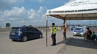 Hutama Karya menghimbau kepada seluruh pengendara yang melintasi Jalan Tol Trans Sumatera untuk senantiasa berhati-hati dan mematuhi rambu-rambu lalu lintas yang ada serta arahan dari pihak kepolisian maupun petugas lalu lintas. Istimewa/Hutama Karya. Hutama Karya menghimbau kepada seluruh pengendara yang melintasi Jalan Tol Trans Sumatera untuk senantiasa berhati-hati dan mematuhi rambu-rambu lalu lintas yang ada serta arahan dari pihak kepolisian maupun petugas lalu lintas. Istimewa/Hutama Karya.