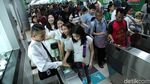 Lebaran Hari Kedua, Penumpang MRT Membludak