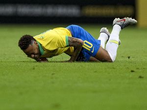 Neymar Cedera Punggung, Bakal Absen Lawan Bolivia?