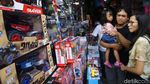 Mumpung Libur, Ajak Anak-anak ke Pasar Gembrong Beli Mainan
