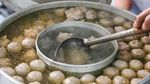 Sluurp! Enaknya Sore Ini Ngebakso Khas Yogyakarta yang Gurih Mantul