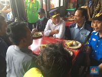 Menhub Sidak Terminal Kampung Rambutan & Makan Bareng Sopir