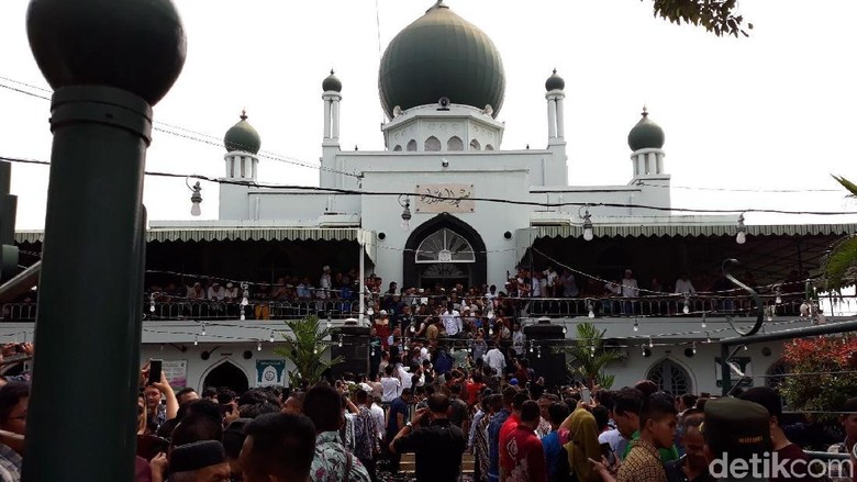 Mengenal Masjid Syuhada Lokasi Jokowi Jumatan Peninggalan Sukarno Mengenal Masjid Syuhada Lokasi Jokowi Jumatan Peninggalan Sukarno