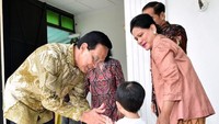 Jan Ethes pun sempat bersalaman dengan Sri Sultan (Foto: Muchlis Jr - Biro Sekretariat Presiden).