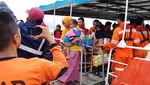 Tim SAR Evakuasi Penumpang Kapal Kandas di Pulau Rimau Balak