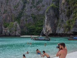 Potret Kocak Pemandangan Pantai yang Bikin Auto Ngakak