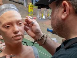 Perkenalkan Ai-Da, Robot Seniman yang Jago Melukis