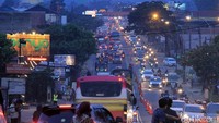 Panjang kendaraan yang terjebak macet mengular hingga 3 km pada Kamis (6/6/2019) malam.