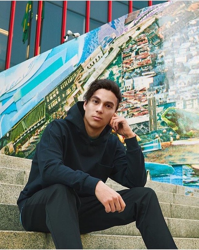 Terlepas dari profesi yang keren di industri musik dan minat dalam fashion, tata rias dan hiburan, Liam juga memiliki makanan favorit, film, dan rencana masa depan, yang semuanya disorot dalam siaran pers 1sec Inc. Foto: Instagram @liam_nikuro