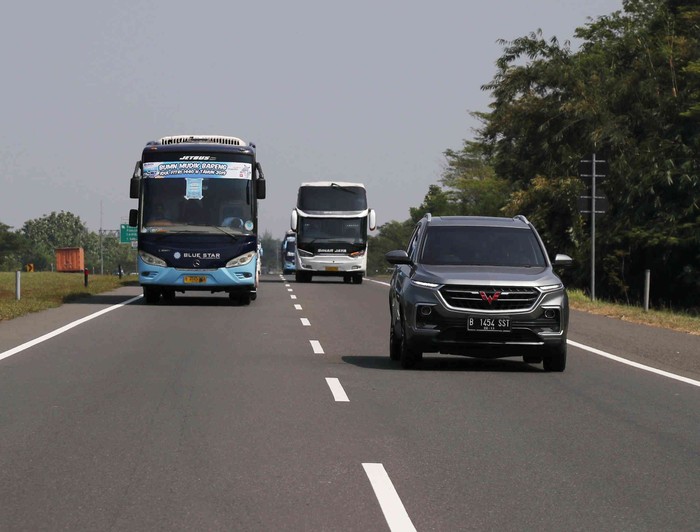 Wuling Almaz
