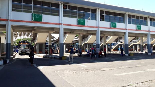 Suasana Terminal Purabaya H+2/