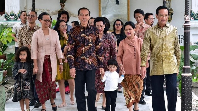 Bertemu di Keraton Yogya, Jokowi: Terima Kasih Sambutan Hangat Sri Sultan Bertemu di Keraton Yogya, Jokowi: Terima Kasih Sambutan Hangat Sri Sultan