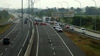 Dengan diberlakukannya one way ini maka arus lalu lintas dari Jakarta dialihkan ke jalur Pantura. 
