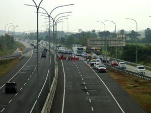 One Way Kalikangkung-Cikampek Berlaku Lagi, Volume Kendaraan Meningkat