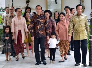 Ke Keraton Jokowi Bersilaturahmi dengan Keluarga Besar Sultan