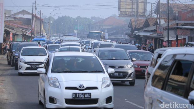 Arus Lalu Lintas di Nagreg Arah Garut-Tasikmalaya Masih Padat