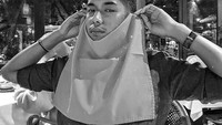  Duh, kok serbet makannya dipakai di dagu? Yang jelas Jaz nulis, Feels good, makanan enak, lebaran uda deket pada tujuh hari yang lalu. Foto: Instagram jaz_hayat