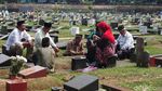 Ziarah, Tradisi Kunjungi Makam Keluarga Usai Lebaran