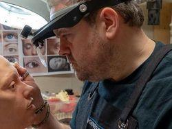 Perkenalkan Ai-Da, Robot Seniman yang Jago Melukis