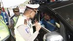 Potret Kakorlantas Buka One Way Arus Balik Sepanjang 344 KM
