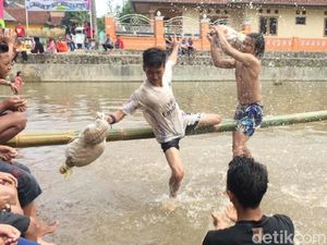 Berani Ikut Lomba Gebuk Bantal dan Panjat Pinang di Ciamis?