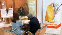Kantor BNI Cabang London juga beroperasi normal dan masih tampak ramai dikunjungi nasabah pada hari ke 3 setelah lebaran, Jumat (7/6/2019). Foto: dok. BNI