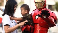 Selain menikmati Kota Tua, pengunjung khususnya anak-anak juga bisa foto bersama dengan Iron Man.