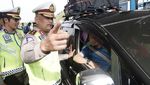 Potret Kakorlantas Buka One Way Arus Balik Sepanjang 344 KM