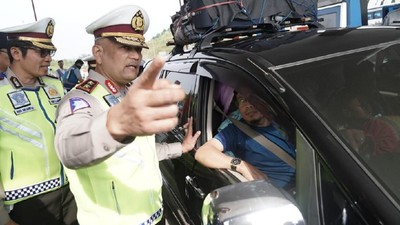 Potret Kakorlantas Buka One Way Arus Balik Sepanjang 344 KM