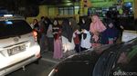 Potret Belasan Pengamen Hibur Pemudik Saat Nagreg Macet