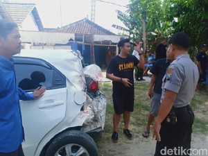 Mobil Brio Ditabrak KA di Perlintasan Tanpa Palang Pintu, Sopir Selamat
