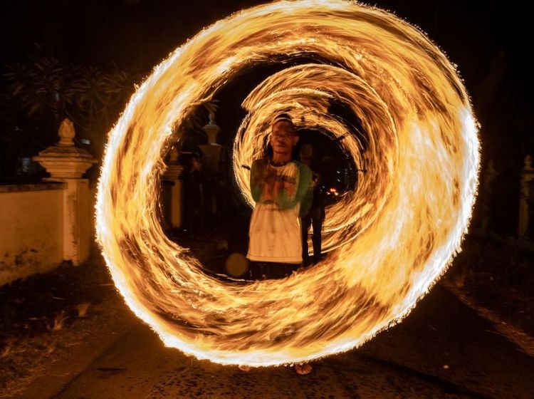 Foto Keren Malam Takbiran, Ada yang Bagai Aksi Doctor Strange
