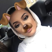 Saat mengenakan hijab, Waliyha pun tampil cantik dan elegan. Ia selalu mendapat banyak pujian dari netizen ketika tampil demikian. Apalagi wanita itu juga pintar makeup. Foto: Instagram @waliyha.azad