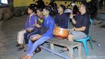 Potret Belasan Pengamen Hibur Pemudik Saat Nagreg Macet