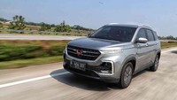 Urusan mudik, kendaraan berjenis SUV (Sport Utilize Vehicle) kurang populer. Sebab mobil seperti ini biasanya memiliki kursi penumpang yang lebih sedikit dibanding LMPV (5-penumpang) dan cenderung lebih bongsor. Foto: Pradita Utama
